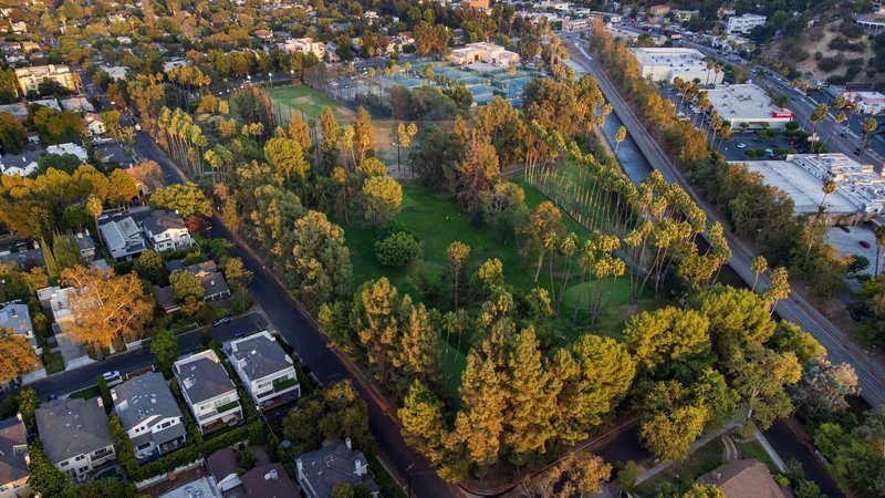 Harvard-Westlake buying Studio City golf course, may halt controversial parking project – Daily News
